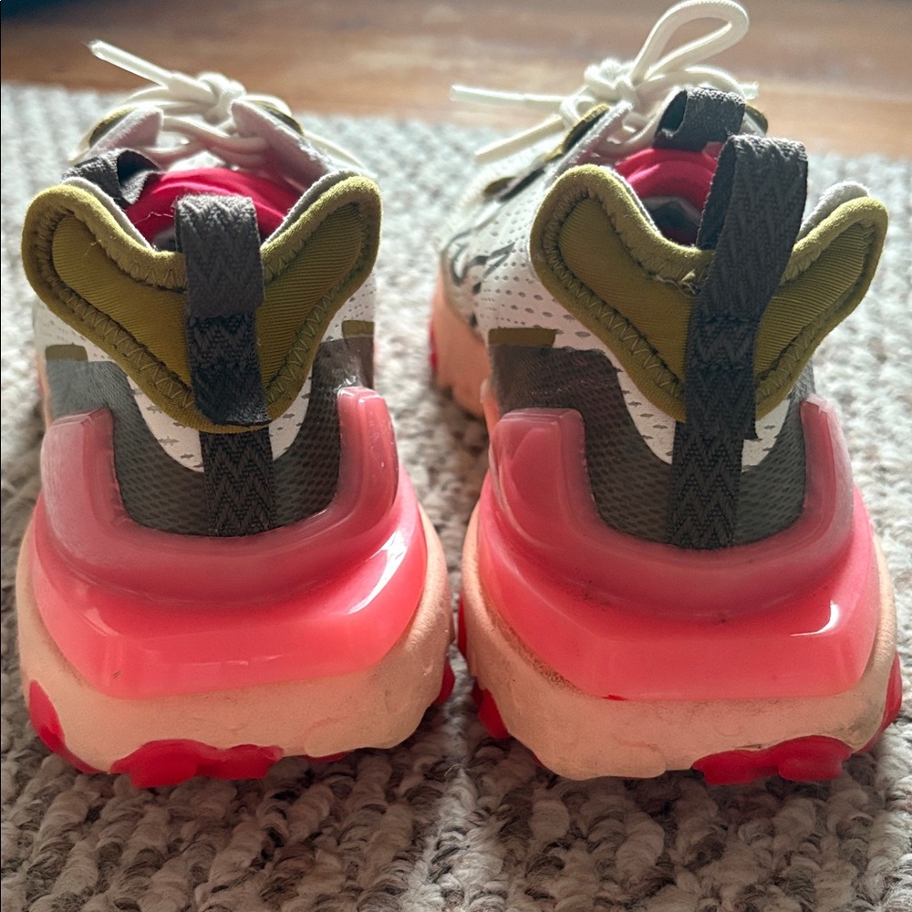 Nike women’s sneakers - Picture 6 of 9